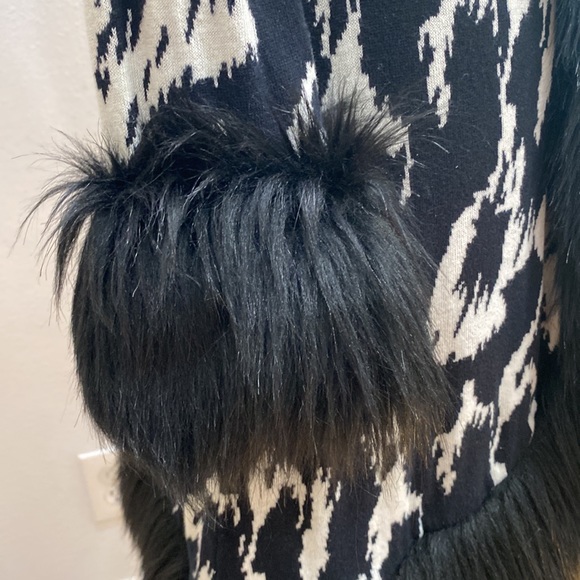 Vintage Y2K 🖤🤍 Betsey Johnson NWT Faux Fur Sweater Coat, Size Small - Picture 4 of 7